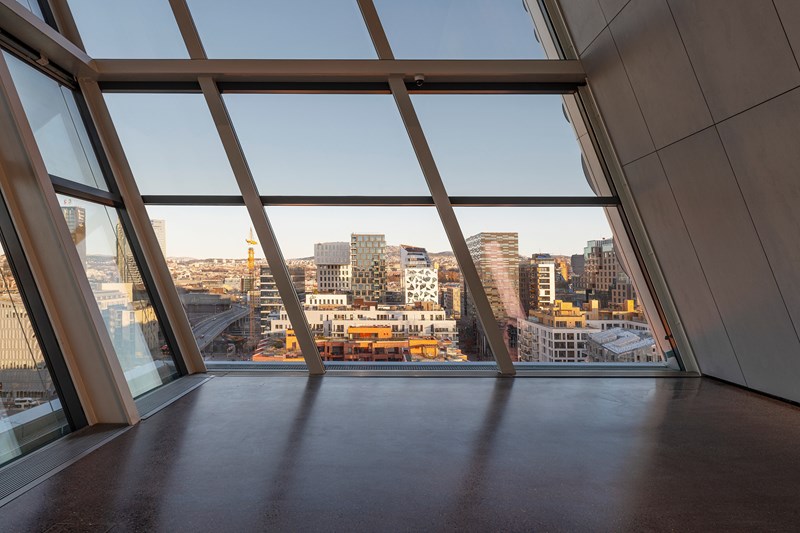 Utsikt nordover mot byen fra en av toppetasjene i MUNCH i Bjørvika.